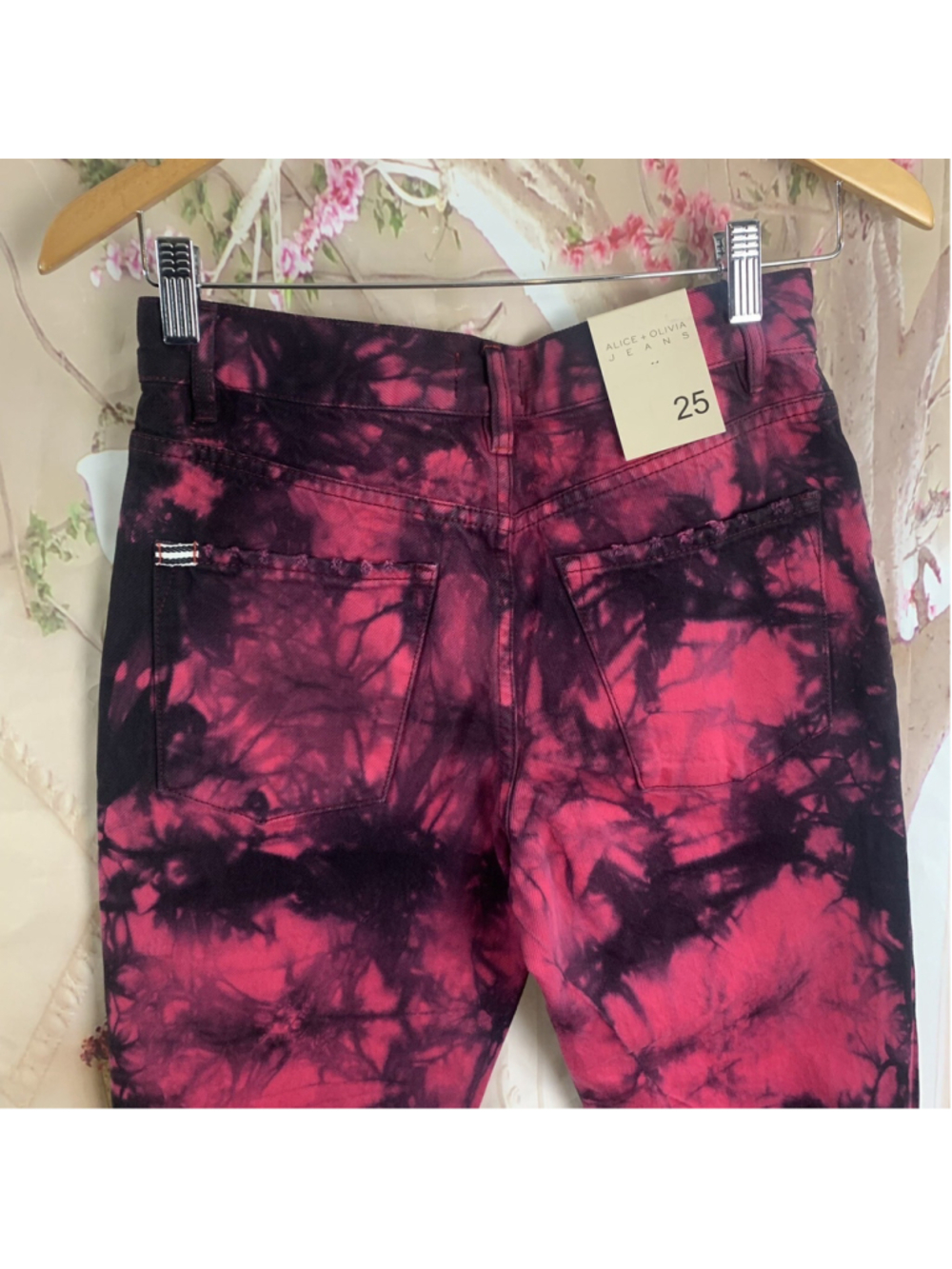 NEW Alice Olivia GENEVIEVE TIE DYE DISTRESSED BAGGY JEANS Size 25 - Picture 6 of 11